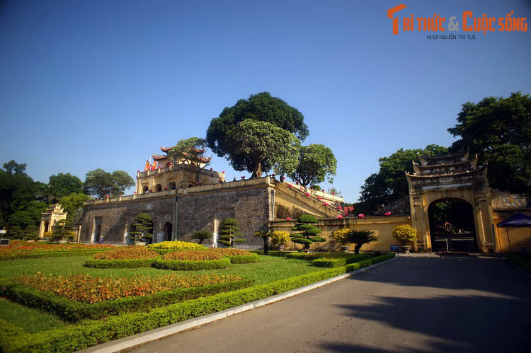 2. Nằm ở trung tâm của Di sản văn hóa thế giới Hoàng thành Thăng Long (Hà Nội), Đoan Môn là cổng chính phía Nam dẫn vào khu Cấm thành Thăng Long xưa.