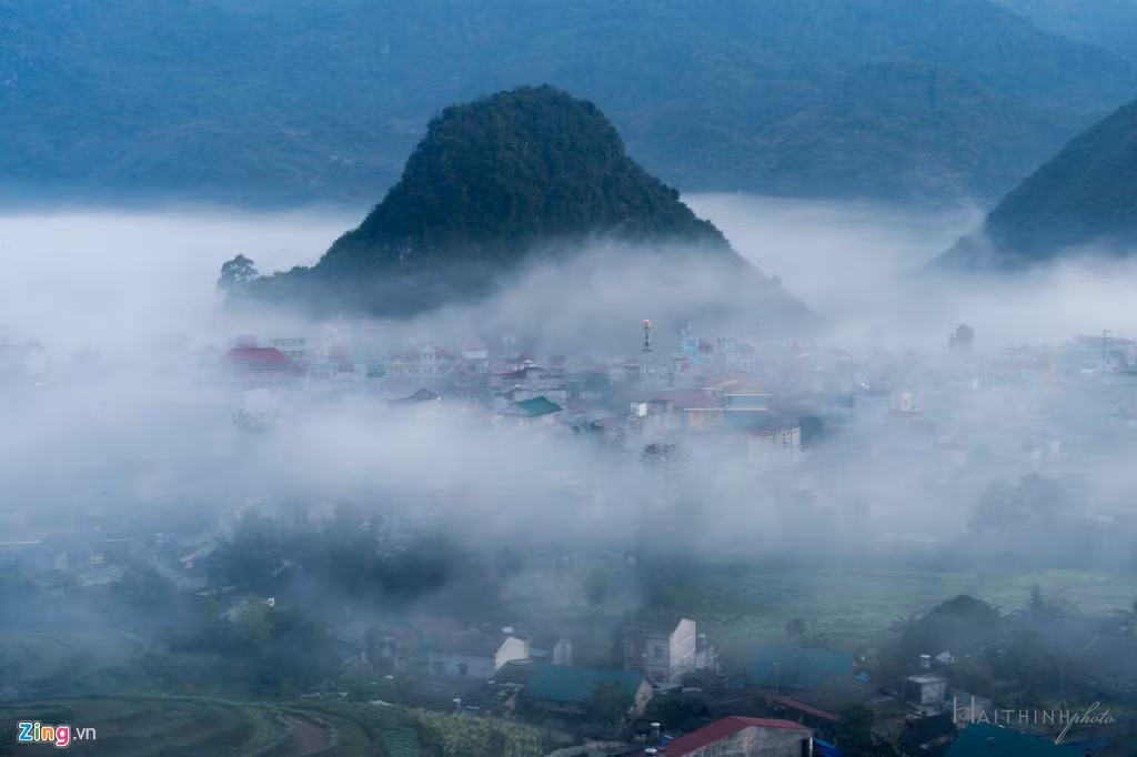 Hiện khu vực cao nguyên đá Đồng Văn là nơi cư ngụ của khoảng 250.000 người thuộc 17 dân tộc thiểu số.