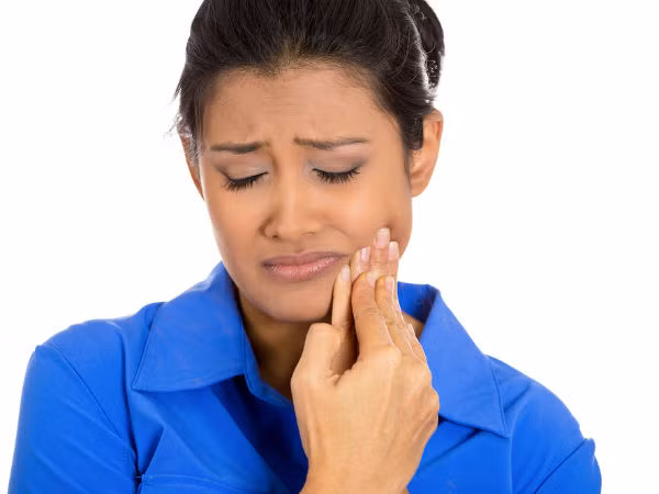 Viêm nướu. Các chuyên gia cho biết, nướu thường bị viêm trong giai đoạn tiền đái tháo đường. Nguyên nhân là bởi hệ miễn dịch bị tổn thương sẽ khiến cho cơ thể khó chống lại các vi khuẩn gây bệnh, tình trạng sẽ trở nên tồi tệ hơn nếu không được điều trị kịp thời.