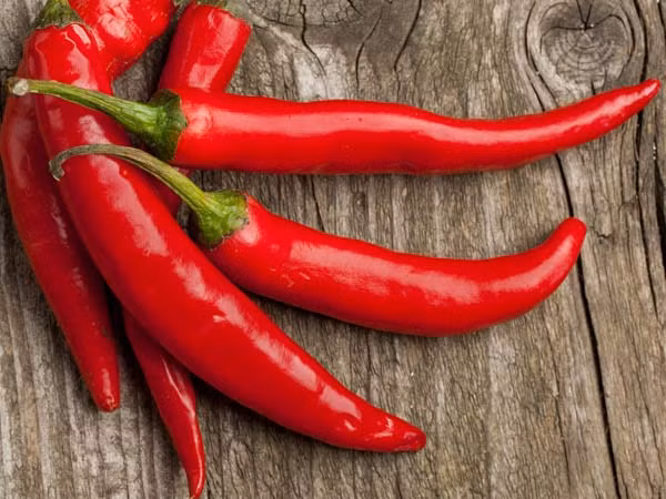 Các chuyên gia cho biết, hạt tiêu Cayenne có chứa chất capsaicin, có tác dụng tăng nhiệt, giảm đau khớp cực hiệu quả. Hoạt chất cũng được sử dụng làm thành phần trong một số loại kem để giảm đau.