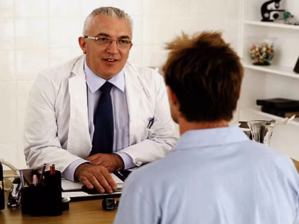 Lưu ý. Bạn phải hỏi ý kiến bác sĩ trước khi sử dụng bài thuốc giảm đau này. Tuyệt đối không áp dụng cách giảm đau này nếu da bạn có vết thương hở hoặc da nhạy cảm. (Ảnh: Boldsky)