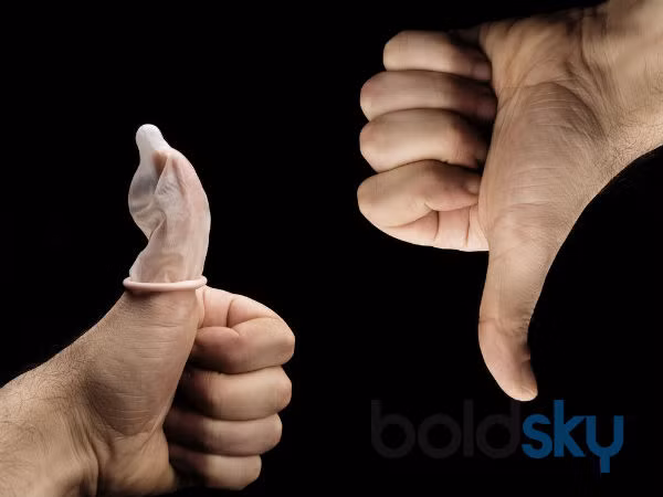 Tình dục không an toàn. Các chuyên gia cho biết, kể cả quan hệ tình dục trong ngày đèn đỏ bạn vẫn có nguy cơ có thai. Hơn nữa, để tránh nguy cơ bị nhiễm trùng, cách tốt nhất là bạn nên tránh giao hợp trong thời gian nhạy cảm này.