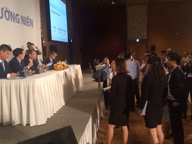 Tranh cãi "nảy lửa" tại một cuộc họp của Eximbank. Ảnh: VNN.