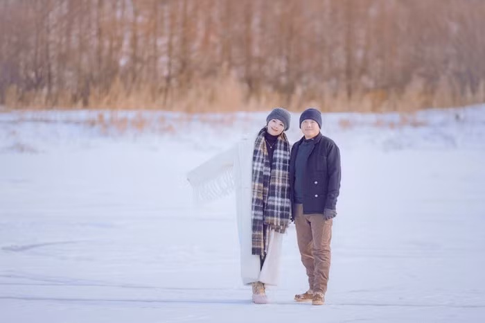 Từ một thiếu gia ăn chơi khét tiếng Vương Kha rơi vào cảnh nợ nần với con số lên tới 47 triệu USD. Tháng 5/2018, tờ ON của Hong Kong đưa tin Lưu Đào đã thay chồng trả dứt điểm số tiền nợ. Trong 5 năm qua cô liên tục đóng phim, tham gia show, đi sự kiện để thanh toán các khoản nợ của chồng.