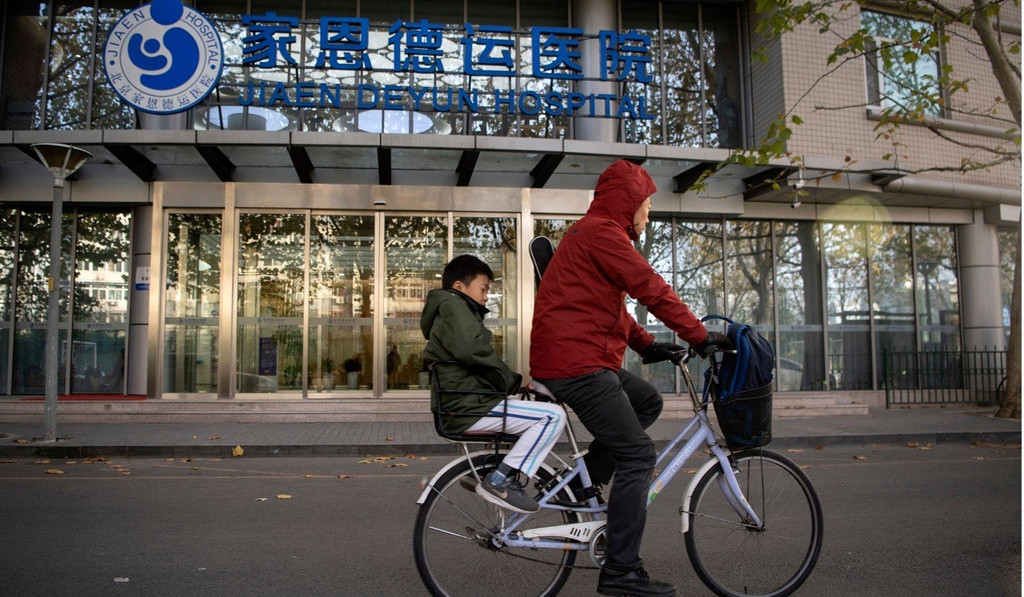 Phu nu Trung Quoc giau co chi dam de mua tinh trung nguoi da trang-Hinh-2