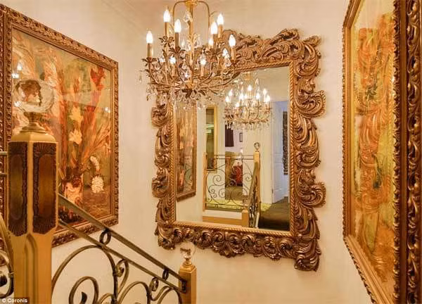 Ngam ngoi nha dat vang tu cong vao toi toilet-Hinh-5