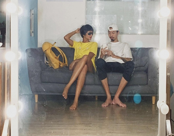 H'Hen Nie xung ho la, chuc mung Den Vau ra MV moi-Hinh-2