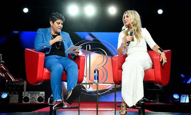 Nu ty phu ‘dien ro’, kiem tien tan nho lam dep long may