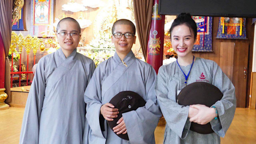 Bat ngo cuoc song cua Angela Phuong Trinh sau 1 nam vang bong