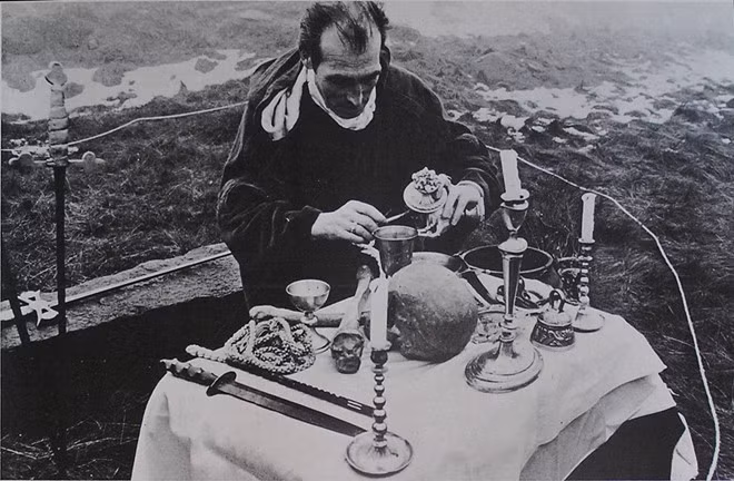 Bi an kinh hoang ve nghia dia cua giao phai phu thuy mafia-Hinh-2