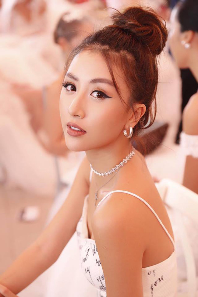 Giờ đây sau 8 năm, Quỳnh Anh Shyn đã thực sự thay đổi đến ngỡ ngàng. Hot girl 9X đang dần trở thành biểu tượng gợi cảm của showbiz Việt.