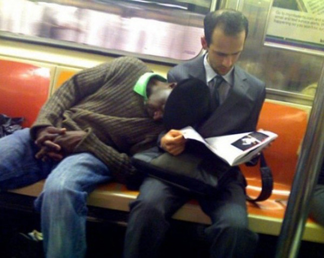 Người lạ ơi, cho em mượn bờ vai.