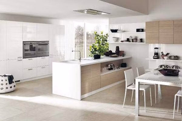 Mẫu phòng bếp với tông màu trắng chủ đạo, giúp không gian bếp sang trọng.