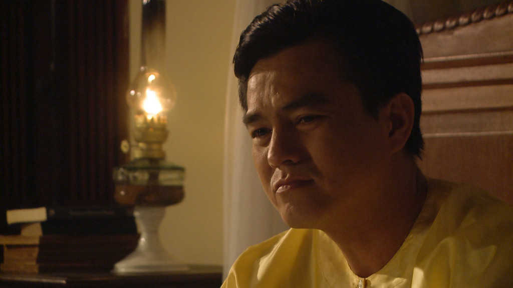 Cao Minh Đạt (44 tuổi) vào vai cậu ba Khải Duy (27 tuổi) bị chê già so với nhân vật. Cử chỉ, điệu bộ và cách nói năng của anh được nhận xét không phù hợp với một thanh niên trẻ.