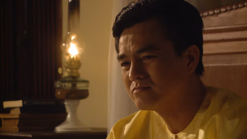 Cao Minh Đạt (44 tuổi) vào vai cậu ba Khải Duy (27 tuổi) bị chê già so với nhân vật. Cử chỉ, điệu bộ và cách nói năng của anh được nhận xét không phù hợp với một thanh niên trẻ.