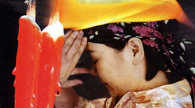 Phat on vi me chong me tin, moi thay cung ve o nha ca thang lam le