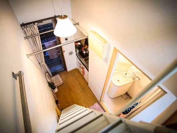 Thue nha hep giua pho co, gai tre nghien rang tra tien thue hang thang