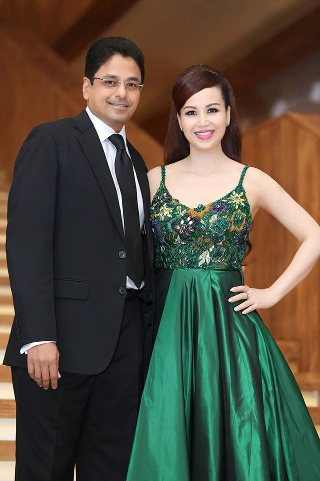 Sau gần 30 năm, nhan sắc của Diệu Hoa ngày càng sang trọng hơn. Cô không mặn mà với showbiz mà tập trung cho việc kinh doanh. Diệu Hoa có một gia đình hạnh phúc với người chồng Ấn Độ và ba con là Nguyễn Diệu My (22 tuổi), Nguyễn Diệu Ly (21 tuổi) và con trai út Nguyễn Hoàng Phi (19 tuổi).