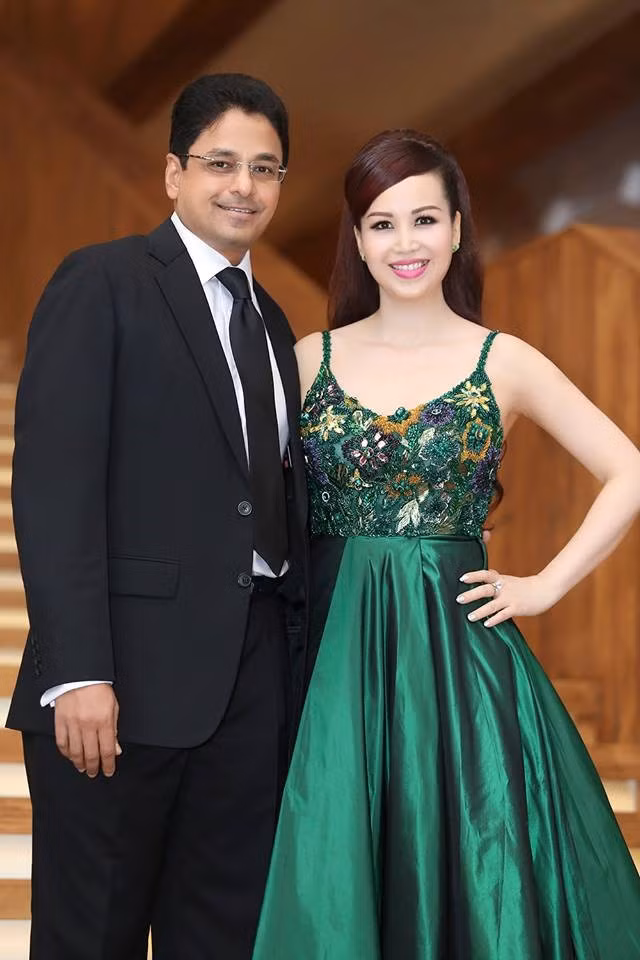 Sau gần 30 năm, nhan sắc của Diệu Hoa ngày càng sang trọng hơn. Cô không mặn mà với showbiz mà tập trung cho việc kinh doanh. Diệu Hoa có một gia đình hạnh phúc với người chồng Ấn Độ và ba con là Nguyễn Diệu My (22 tuổi), Nguyễn Diệu Ly (21 tuổi) và con trai út Nguyễn Hoàng Phi (19 tuổi).