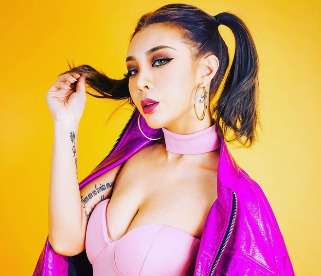 Cô từng gây chú ý khi góp mặt trong bữa tiệc của Katy Perry. Vì tính chất công việc, Alyshia thường xuyên đi lưu diễn khắp nơi và có nhiều fan quốc tế.