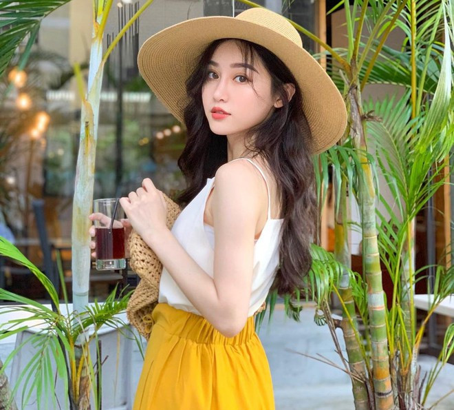 Yuyu Chen (28 tuổi) được giới trẻ biết đến là hot girl đình đám trên Unnamed Station - mạng xã hội lớn của Đài Loan đầu những năm 2000 - với hơn 4 triệu fan. Ngoài ra, cô còn là người mẫu và gương mặt quen thuộc với các gameshow, quảng cáo truyền hình vào thời điểm đó.