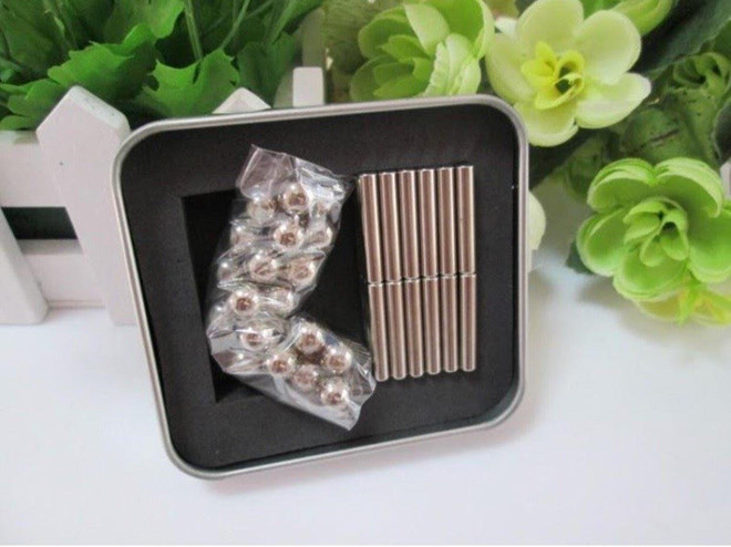 Be trai thung ruot do nuot 8 thanh nam cham