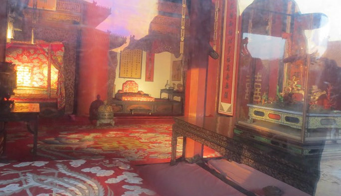 Giai ma bi mat chon phong the cua Hoang de trong Tu Cam Thanh