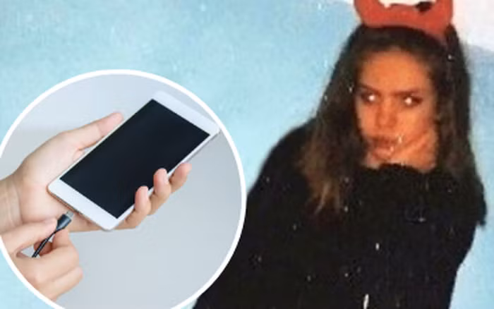 De roi dien thoai dang sac vao bon tam, co gai bi dien giat chet thuong tam