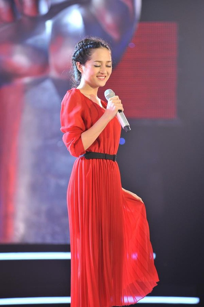 4. Bảo Anh: Không góp mặt trong chung kết Giọng hát Việt 2012 nhưng Bảo Anh vẫn được đánh giá là thí sinh tài năng được yêu thích. Giám khảo Hồ Ngọc Hà thậm chí từng ví học trò của cố HLV Trần Lập như "Taylor Swift của Việt Nam" do màn trình diễn ca khúc Safe And Sound của cô. Với giọng hát ngọt ngào và ngoại hình xinh đẹp, cô gái sinh năm 1992 từng được kỳ vọng trở thành nghệ sĩ nổi bật sau cuộc thi.