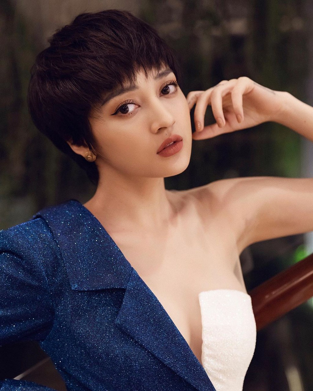 Không phụ lòng mong đợi của khán giả, Bảo Anh nhanh chóng sở hữu nhiều bản hit ấn tượng như Anh muốn em sống sao, Trái tim em cũng biết đau, Yêu một người vô tâm, Sống xa anh chẳng dễ dàng, Ai cần ai... Bảo Anh từng được người hâm mộ đặt biệt danh "Nữ hoàng nước mắt" bởi những ca khúc ballad buồn khổ của cô. Ngoài âm nhạc cô còn tham gia đóng phim Nhà có 5 nàng tiên, Vừa đi vừa khóc và Chàng trai năm ấy trong vai khách mời. Từ hình ảnh "kẹo ngọt" của The Voice, Bảo Anh cũng ngày càng chuộng phong cách sexy, cá tính. Ngôi sao 9X cắt tóc ngắn, liên tục chọn những item năng động như quần short siêu ngắn, quần túi hộp, crop top khoe eo... Về chuyện tình cảm, sau khi chia tay Hồ Quang Hiếu, cô chia sẻ hiện sống độc thân.