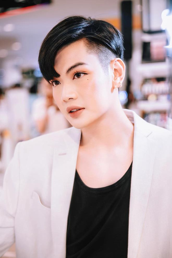 Đào Bá Lộc cũng có trong tay nhiều bài hit của Vpop như Đơn phương, Thanh xuân, Vì, Thiên đường... Năm 2016 anh tham gia chương trình Sing my Song, một cuộc thi yêu cầu khả năng ca hát lẫn sáng tác của thí sinh. Đào Bá Lộc nhanh chóng nhận nhiều sự chú ý từ khán giả nhưng đồng thời bị tố đạo nhạc Châu Kiệt Luân. Sau đó nam ca sĩ còn gặp scandal tình ái, giới tính khi công khai từng yêu 15 người đàn ông. Sản phẩm mới của anh mang tên Thật lòng cũng bị tố giống với nhạc phim hoạt hình nổi tiếng Hoá giải lời nguyền.