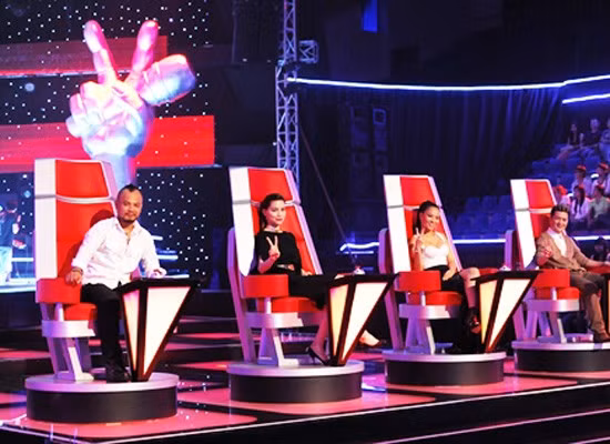 The Voice Vietnam hay Giọng hát Việt là chương trình truyền hình thực tế tìm kiếm tài năng ca hát được phát sóng lần đầu vào năm 2012. Cuộc thi dựa trên bản quyền The Voice nổi tiếng đã thu hút rất nhiều lượt xem trên màn ảnh nhỏ tại nhiều quốc gia. Điểm đặc biệt của chương trình nằm ở chỗ 4 vị huấn luyện viên sẽ không thấy mặt của thí sinh ở vòng Giấu mặt mà chỉ nghe và quyết định chọn họ qua giọng hát. Sự thành công bất ngờ của Giọng hát Việt mùa 1 đã đưa nhiều tên tuổi tài năng đến gần hơn với khán giả. Sau 7 năm, họ có những ngã rẽ hoàn toàn khác nhau.