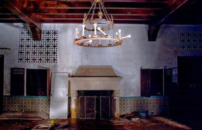 Căn biệt thự nằm tại thị trấn Woodside giàu có, bang California, Mỹ. Dù ngôi nhà có vô số tiện nghi sang trọng nhưng Steve Jobs rất ghét nó. Ông dành những năm cuối đời để yêu cầu phá hủy công trình này. Ảnh: Flickr.