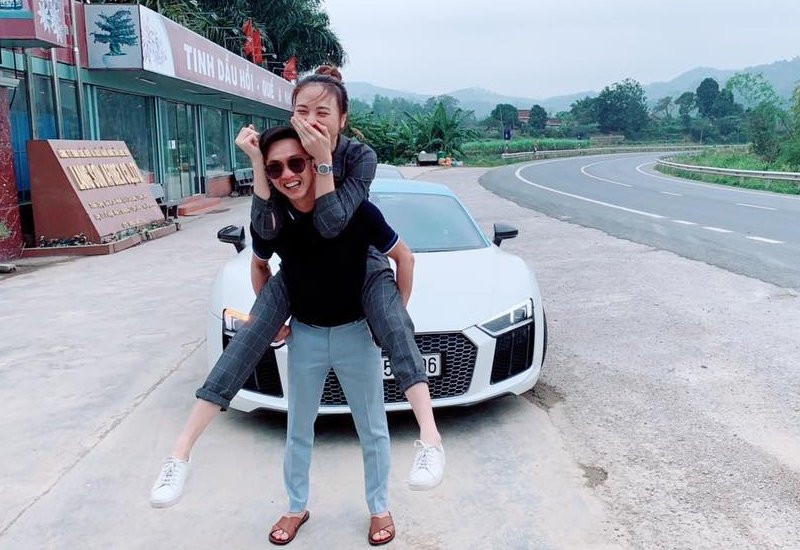 Nếu đặt lên "bàn cân" nhan sắc và độ nổi tiếng, có lẽ Đàm Thu Trang xếp sau một bậc với những mỹ nhân showbiz mà Cường Đô La từng có tình cảm. Nhưng chỉ có người đẹp họ Đàm mới giữ được chân đại phố núi và khiến anh làm những điều ngọt ngào dành tặng riêng cô.