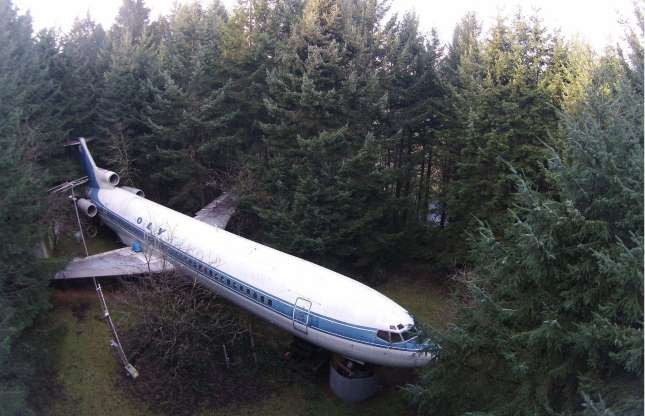 Một chiếc Boeing 727 ở bang Oregon, Mỹ được đầu tư đến 220.000 USD để trở thành một căn nhà sang trọng, độc đáo với mọi khu vực sinh hoạt thiết yếu. Chiếc phi cơ này được sử dụng để vận chuyển hành khách cho đến giữa những năm 1960. Ảnh: Airplane Home.
