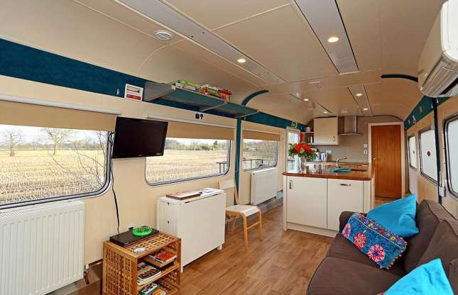 Những toa tàu cũ ở nhà ga Skipwith ở hạt Yorkshire, Anh quốc đã được tận dụng để làm nhà nghỉ với giá từ 310 USD đến 466 USD cho 3 đêm. Mỗi toa tàu có 2 phòng ngủ và 2 phòng tắm hiện đại. Ảnh: Skipwith Station.