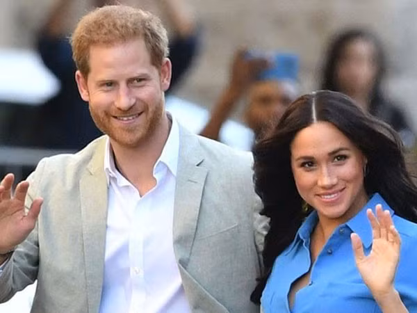 Hoang tu Harry muon tu bo tuoc hieu hoang gia, nu hoang Anh noi gi?