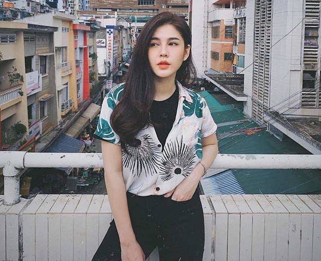 Hiện tại, ngoài công việc MC, diễn xuất, Thu Hoài là chủ cửa hàng thời trang tự thiết kế. 9X cho biết mình là người tham công tiếc việc. Khi cơ hội tới, bằng mọi giá, cô phải nắm lấy nếu không sẽ tiếc nuối. Trên trang cá nhân, nữ MC thường xuyên khoe ảnh công việc, bạn bè và tuyệt nhiên chưa từng công khai "nửa kia" khiến nhiều người tò mò.