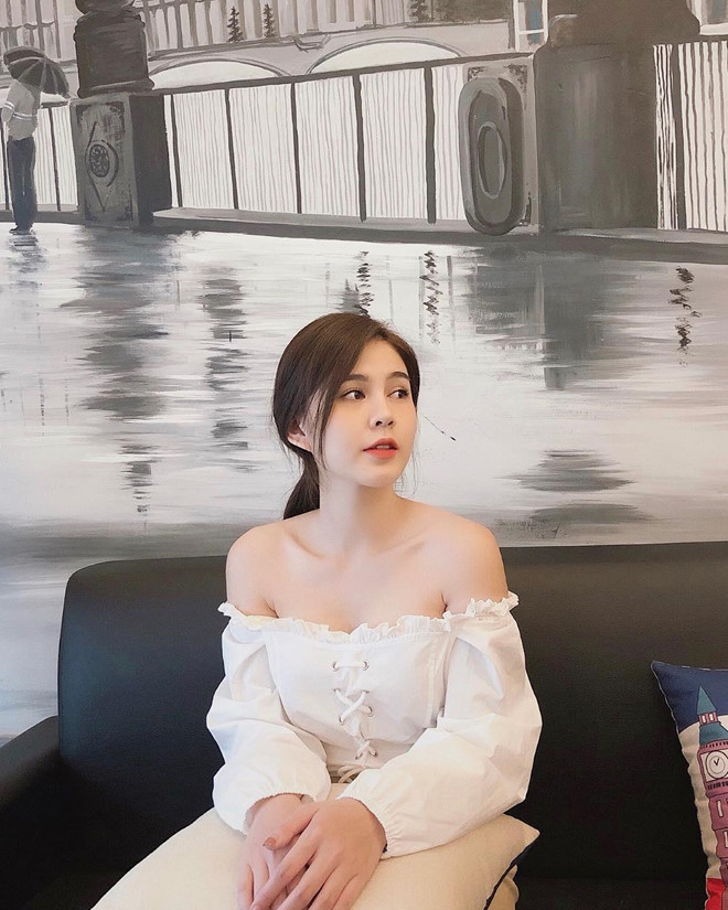 Trước đó, trong vài lần chia sẻ với Zing.vn, Thu Hoài thường từ chối nói về chuyện tình cảm. Cô cũng cho biết hiện tại, cảm thấy bằng lòng với cuộc sống và cũng chưa nghĩ tới chuyện lập gia đình.