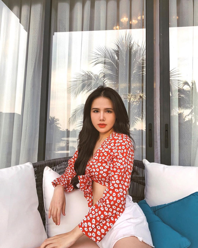 Phanh Lee (tên thật: Lê Phương Anh, Hà Nội) tốt nghiệp ĐH Sân khấu Điện ảnh. Ngay từ khi còn là sinh viên, cô đã nhận được sự chú ý khi là Miss Khả ái (2009) và Miss Mạng xã hội tầm tay (2010) của trường. Sau đó, 9X góp mặt trong nhiều bộ phim truyền hình đắt khách như Trái tim có nắng, Lời nói dối ngọt ngào, Ghét thì yêu thôi...