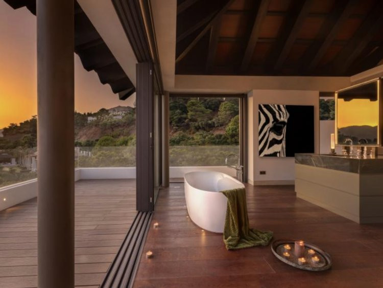 Nội thất phòng khách được chăm chút từng chi tiết nhỏ. (Ảnh: Business Insdier)