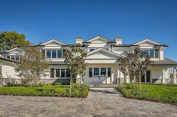 Cũng trong năm 2016, Kylie Jenner lần thứ 3 mua nhà tại khu Hidden Hills khi chi 12 triệu USD cho một căn biệt thự rộng lớn, có diện tích hơn 1.200 m2. Ảnh: Trulia.