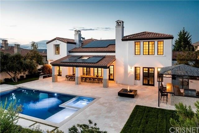 Biệt thự đầu tiên của Jenner nằm ở khu Calabasas, thành phố Los Angeles (bang California, Mỹ), có diện tích hơn 450 m2 với 5 phòng ngủ và 6 phòng tắm. Ảnh: Trulia.