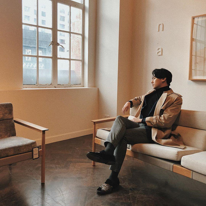 Nhiều người nhận xét Rocker Nguyễn sống lành mạnh, tính cách ôn hòa, tích cực hơn thời điểm còn hoạt động trong showbiz. Trước đó, khi rời Việt Nam sang Australia, nam ca sĩ cho biết anh muốn lấy lại cân bằng trong cuộc sống. Thời gian đầu mới sống tại nước ngoài, Rocker Nguyễn chỉ dành thời gian để tập gym, nấu ăn, tham gia hoạt động cộng đồng.