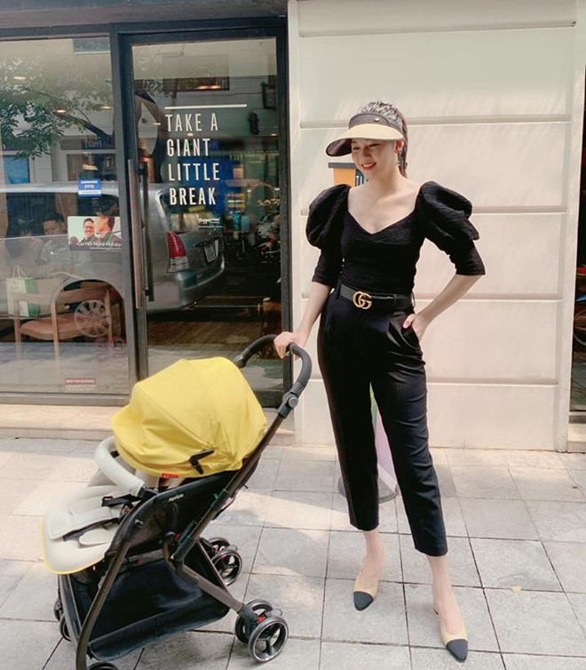 Hình thể của bà mẹ một con được khen thon gọn, thậm chí đẹp hơn khi chưa sinh em bé. Thanh Tú vốn sở hữu vóc dáng cao, thanh mảnh, nên ngay khi đang mang bầu, ngoại hình của cô dường như không thay đổi quá nhiều.