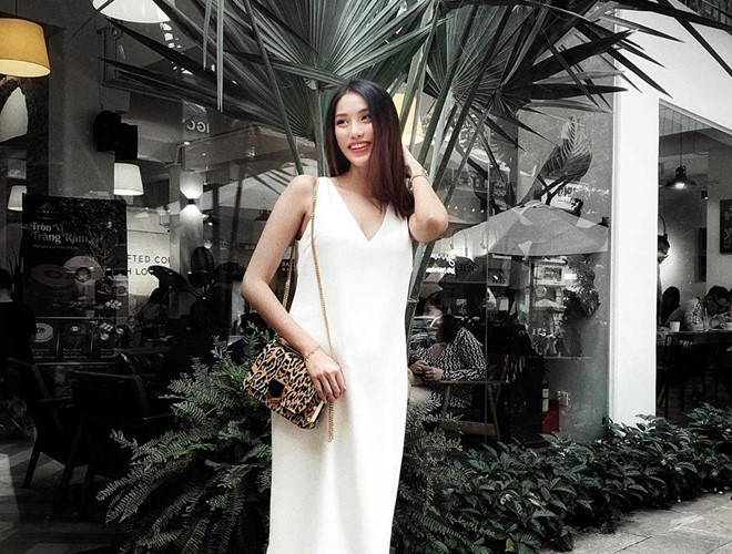 Cuộc hôn nhân của Lan Khuê và John Tuấn Nguyễn được cho là môn đăng hộ đối. Người mẫu trưởng thành trong gia đình nổi tiếng thuộc ngành giáo dục, còn chồng cô sinh ra trong gia đình giàu có ở Sài Gòn.