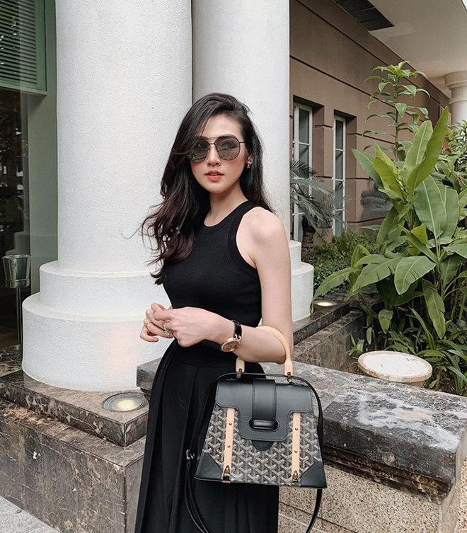 Gần đây, Tú Anh chuyển hướng kinh doanh và bắt đầu quay lại với các hoạt động giải trí. Cô cho biết bản thân may mắn khi được bố mẹ chồng yêu thương, hỗ trợ cả trong công việc lẫn cuộc sống.