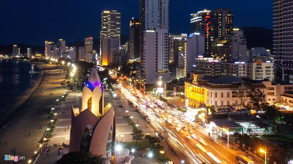 Vao cho dem Nha Trang cu ngo nhu dang mua sam o nuoc ngoai