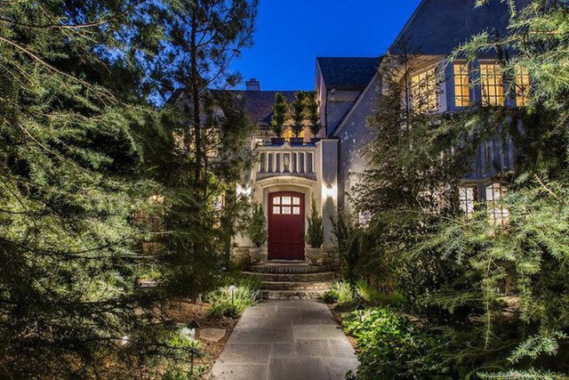 Theo nhiều nguồn tin, DiCaprio mua bất động sản này để dành cho một người thân trong gia đình.