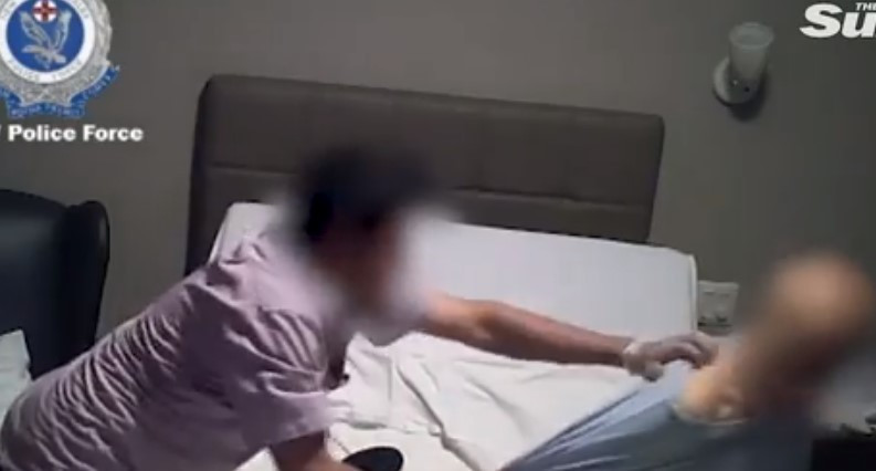 Phat hien nhan vien vien duong lao cam giay danh cu ong toi tap